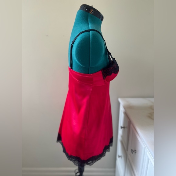 La Senza Lingerie (Red, Black Lace, Medium) - Picture 2 of 3